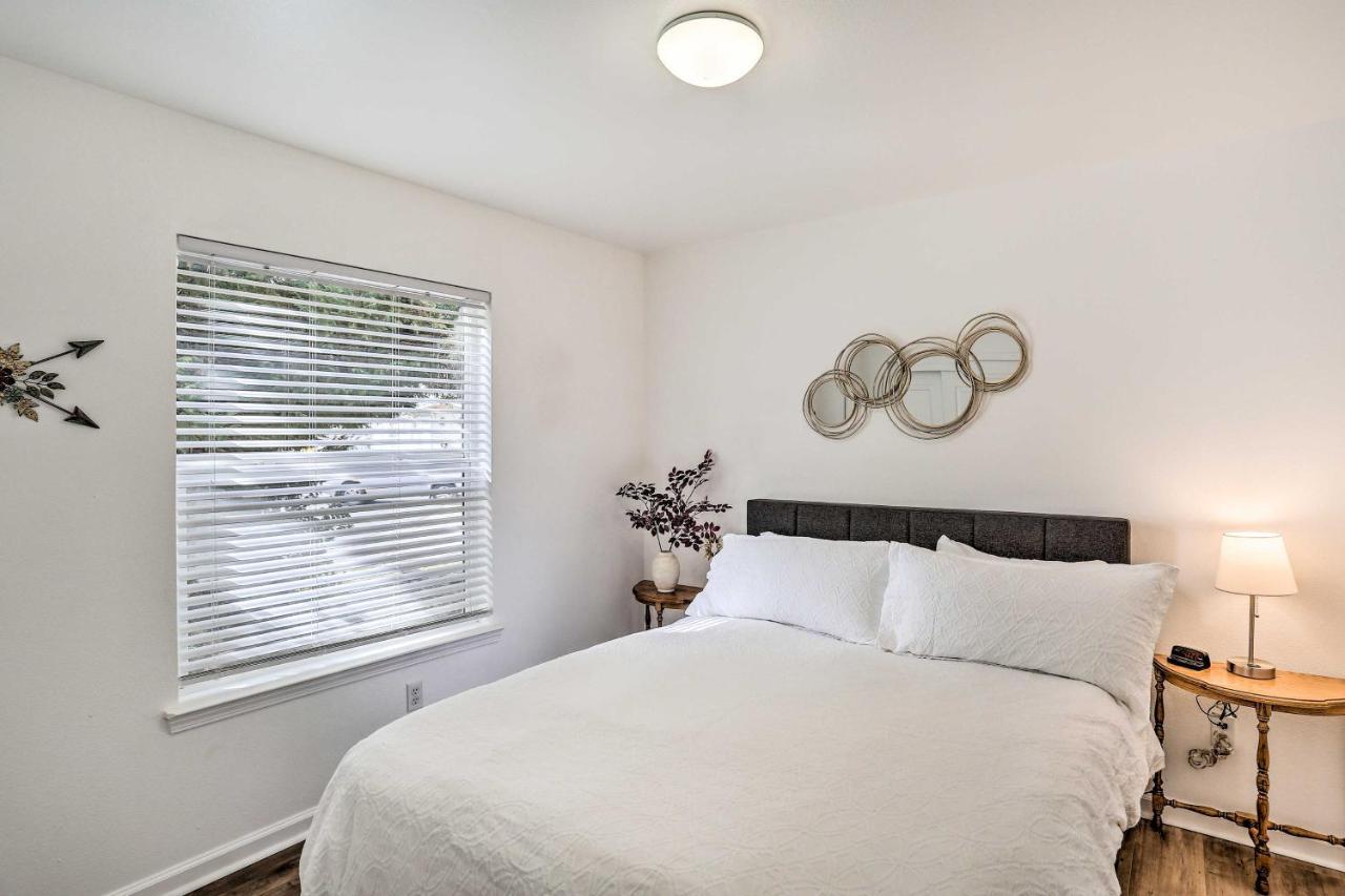 Mount Shasta Escape With Balcony About Walk To Dtwn Villa Bagian luar foto