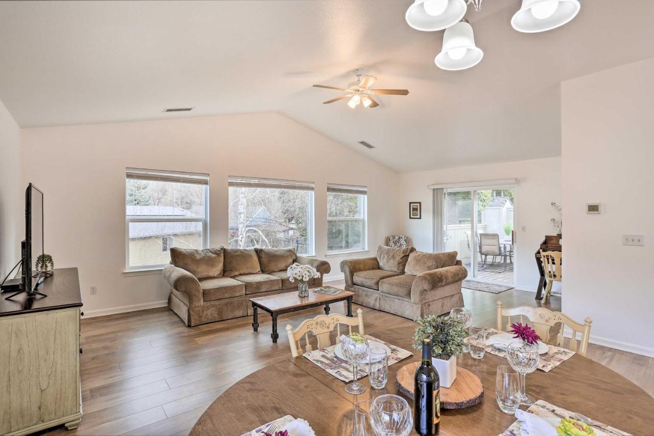 Mount Shasta Escape With Balcony About Walk To Dtwn Villa Bagian luar foto