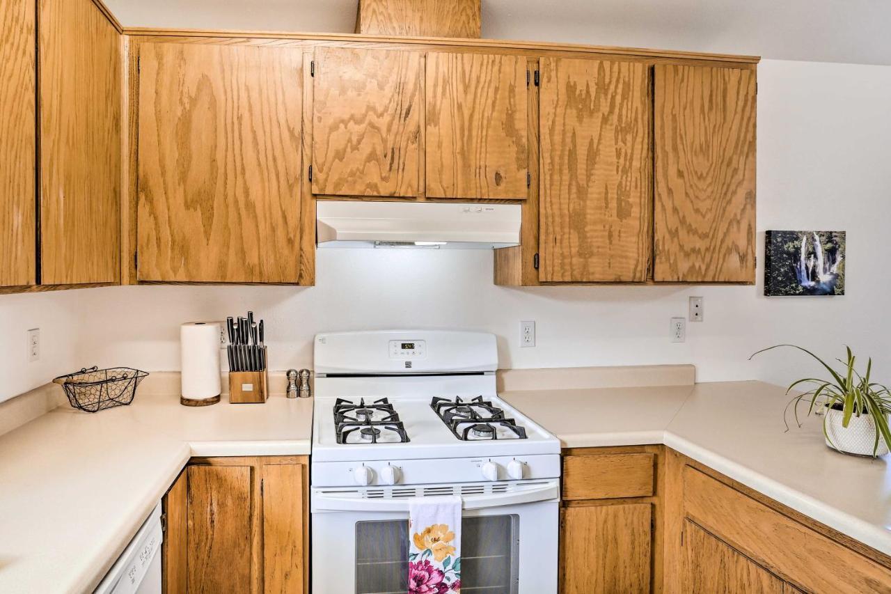Mount Shasta Escape With Balcony About Walk To Dtwn Villa Bagian luar foto