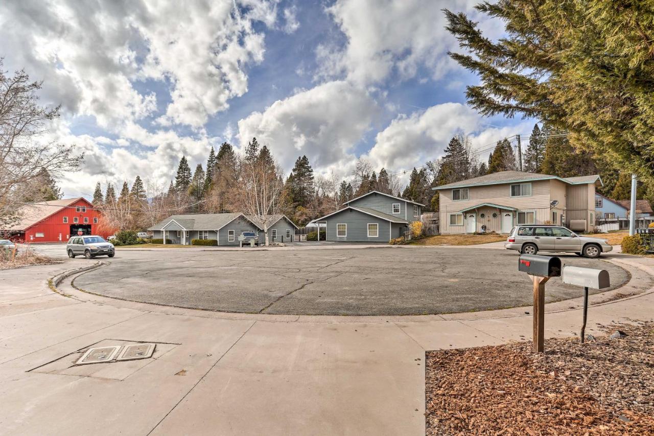 Mount Shasta Escape With Balcony About Walk To Dtwn Villa Bagian luar foto